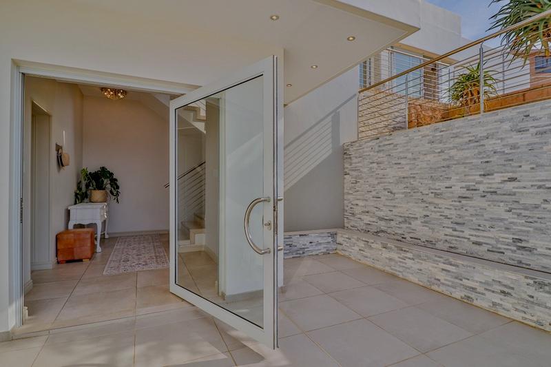 4 Bedroom Property for Sale in Hartenbos Heuwels Western Cape